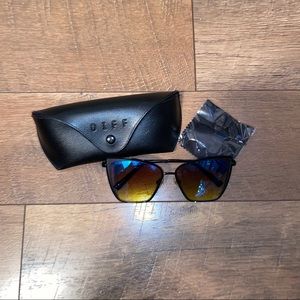 NWT Diff Becky Sunnies
